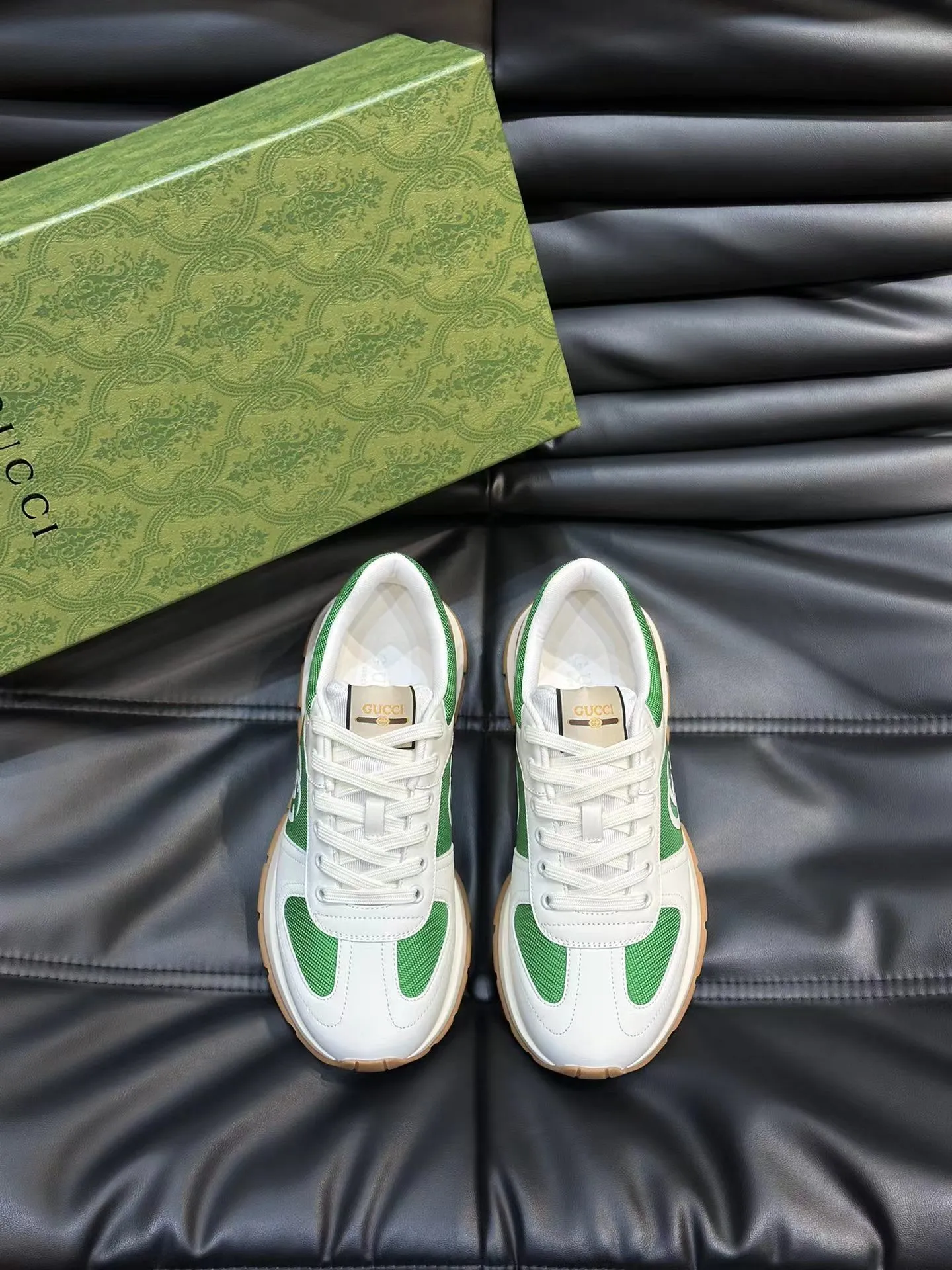 P460 new men's shoes GUCCI [Lightning] latest shoes are shipped. Original quality, fashionable, made of special materials, sheepskin lining, brand new packaging. The foot feels super comfortable and the workmanship is impeccable. Size: 38-45